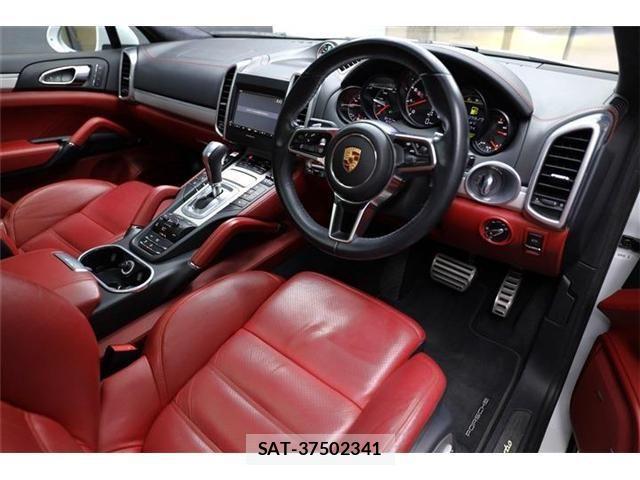 Porsche CAYENNE 2015-03 3383454-15