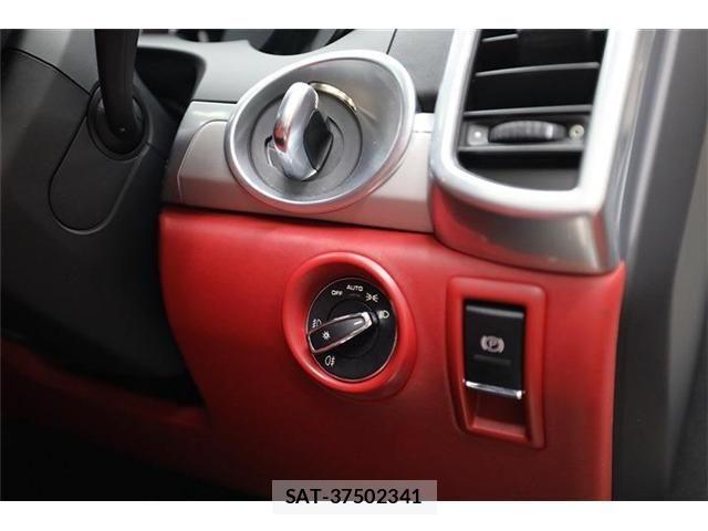 Porsche CAYENNE 2015-03 3383454-17