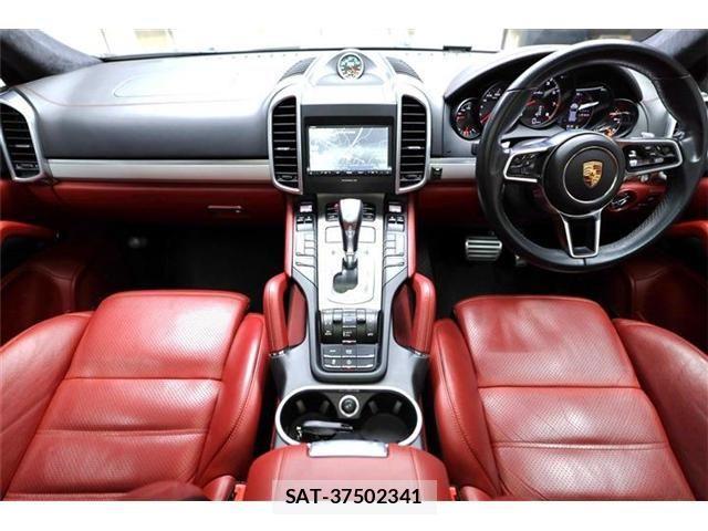 Porsche CAYENNE 2015-03 3383454-1