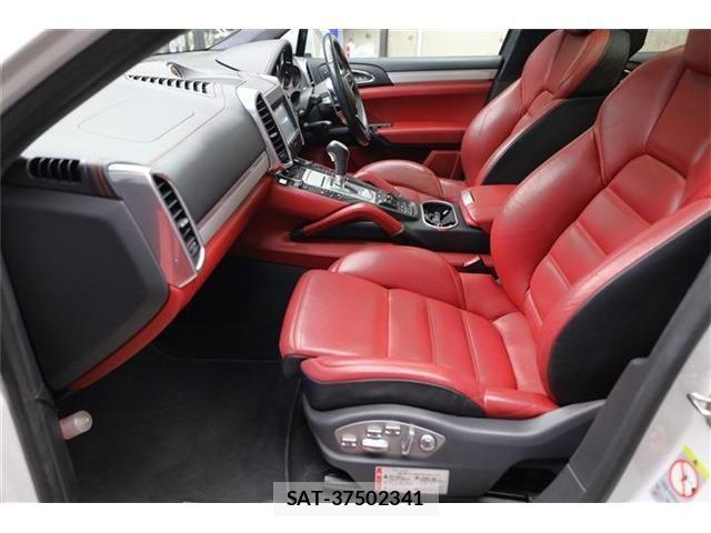 Porsche CAYENNE 2015-03 3383454-26