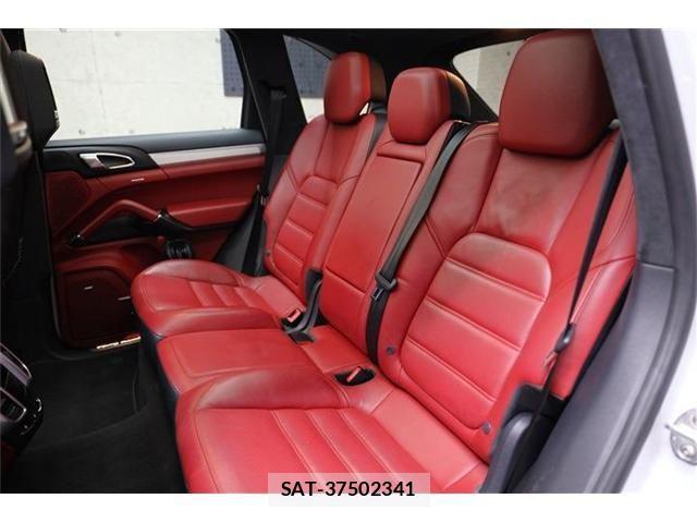 Porsche CAYENNE 2015-03 3383454-27