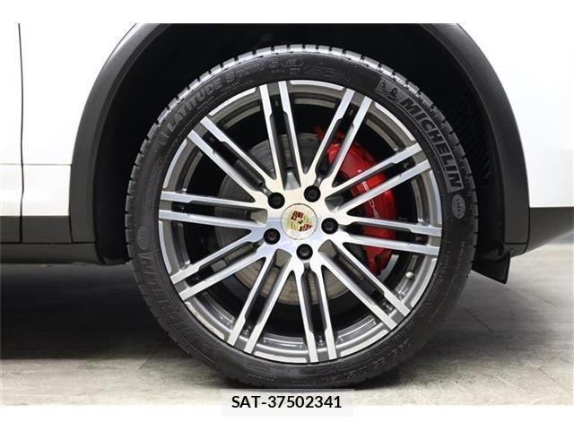 Porsche CAYENNE 2015-03 3383454-2