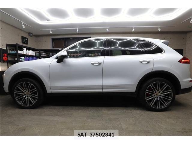 Porsche CAYENNE 2015-03 3383454-6