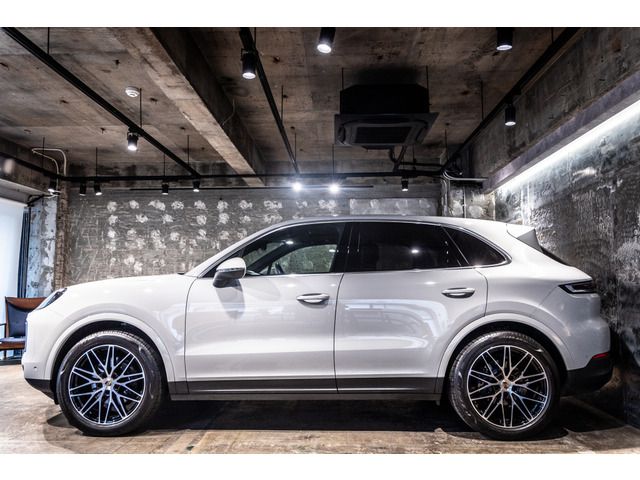 Porsche CAYENNE 2025-03 3680078-6