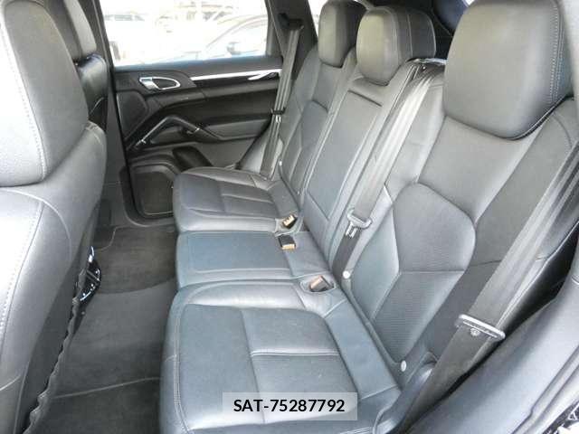 Porsche CAYENNE 2012-06 4976908-9