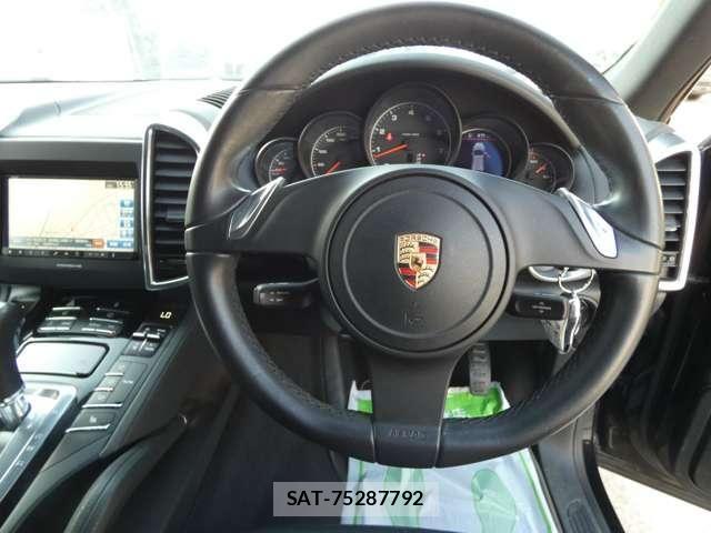 Porsche CAYENNE 2012-06 4976908-10