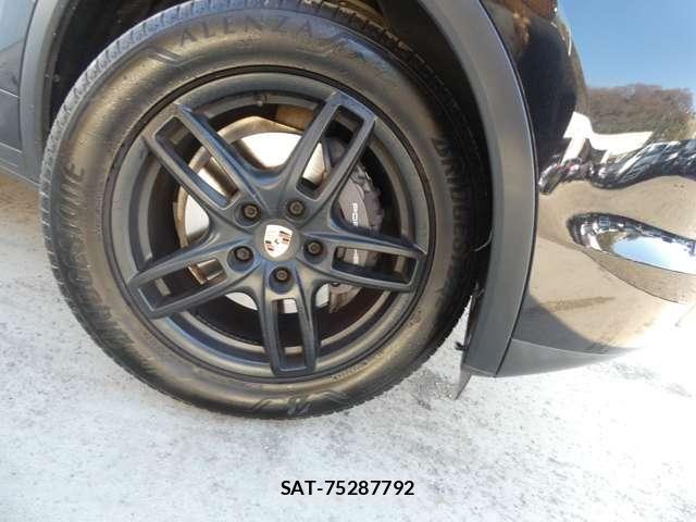 Porsche CAYENNE 2012-06 4976908-21