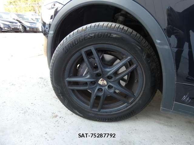 Porsche CAYENNE 2012-06 4976908-25