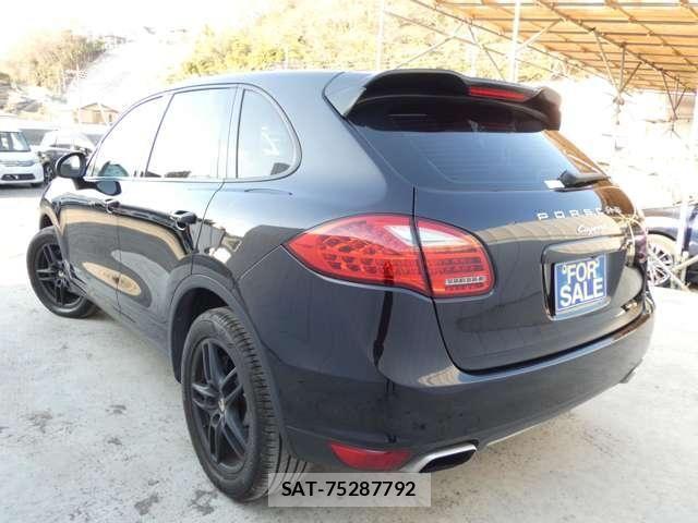 Porsche CAYENNE 2012-06 4976908-5