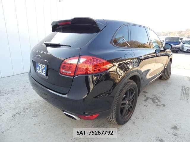 Porsche CAYENNE 2012-06 4976908-7