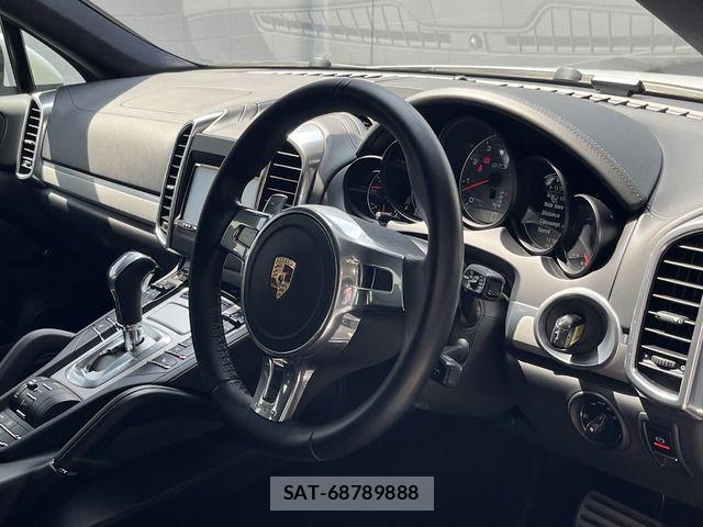 Porsche CAYENNE 2013-11 5875430-16
