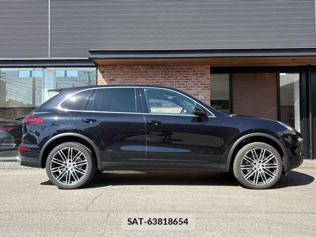 Porsche CAYENNE 2016-03 5875428-5