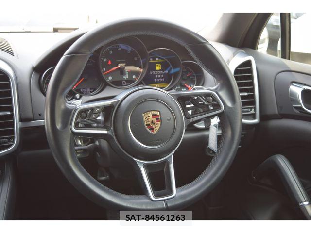 Porsche CAYENNE 2016-06 5875434-10