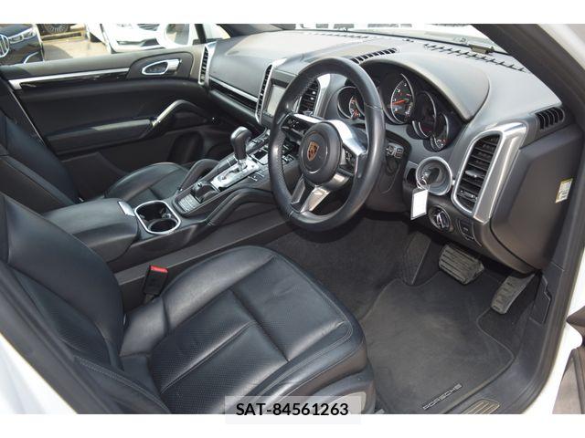 Porsche CAYENNE 2016-06 5875434-11