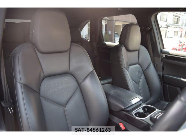Porsche CAYENNE 2016-06 5875434-12