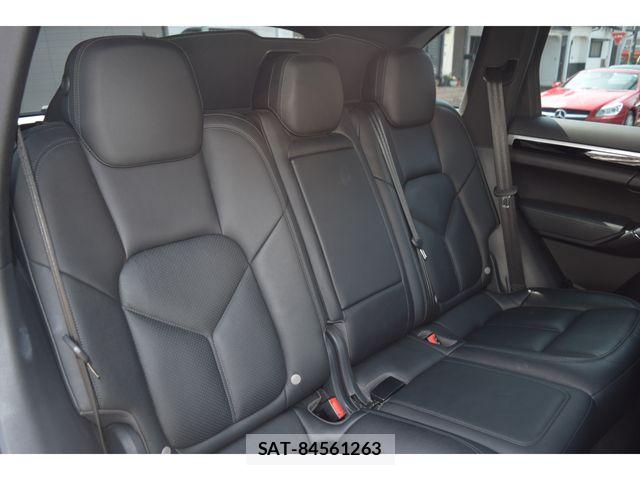 Porsche CAYENNE 2016-06 5875434-15