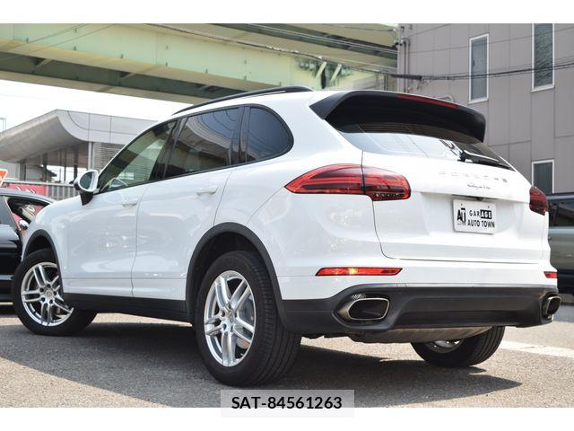 Porsche CAYENNE 2016-06 5875434-5