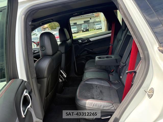 Porsche CAYENNE 2015-06 6246658-24