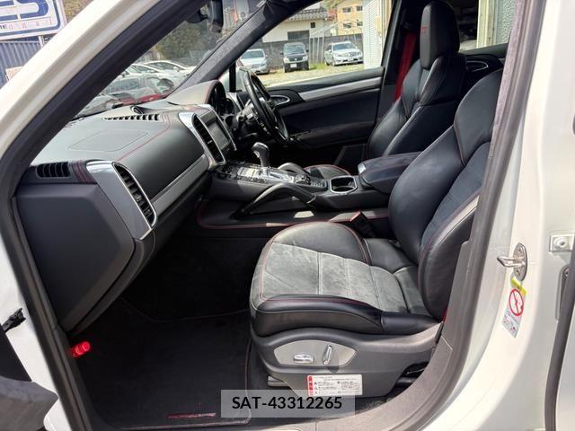 Porsche CAYENNE 2015-06 6246658-25