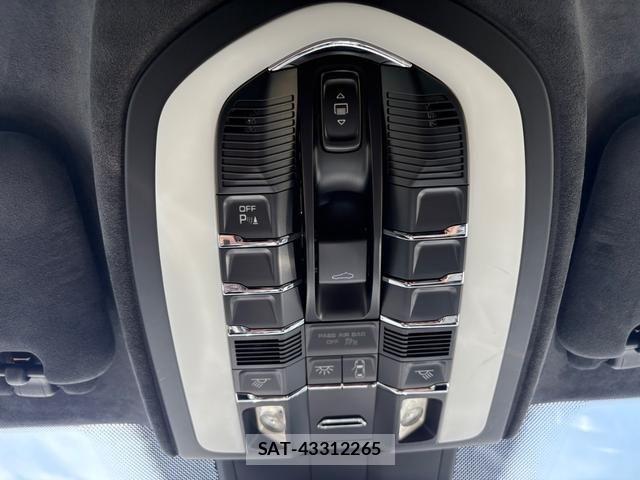 Porsche CAYENNE 2015-06 6246658-27