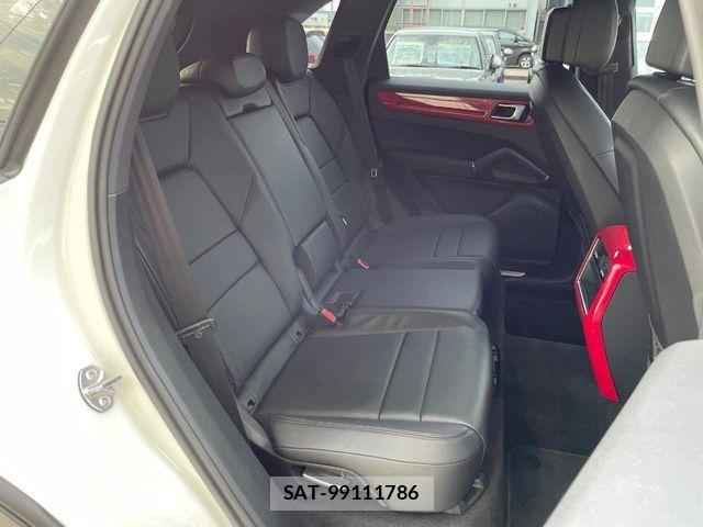 Porsche CAYENNE 2019-08 6614142-9
