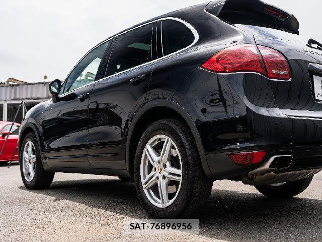 Porsche CAYENNE 2011-04 7215922-12