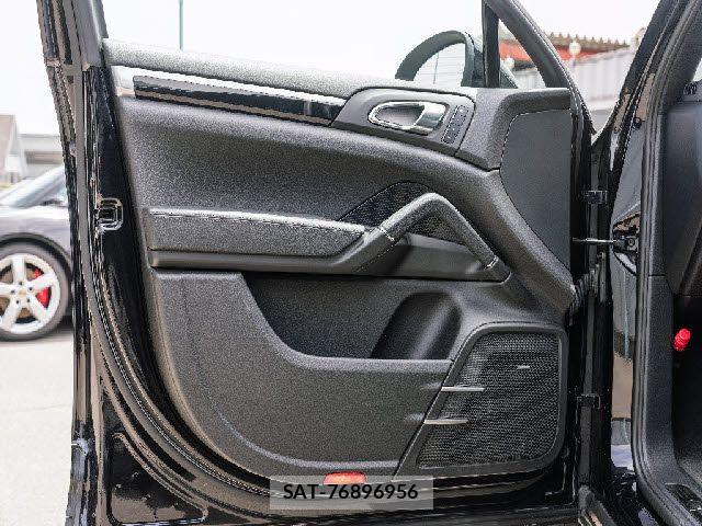Porsche CAYENNE 2011-04 7215922-20