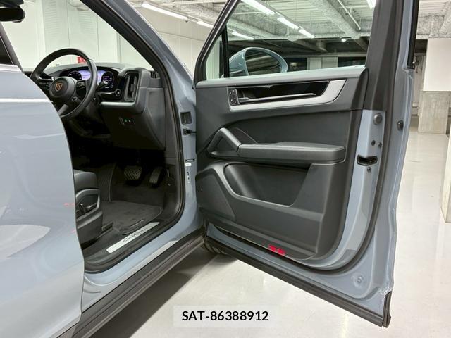 Porsche CAYENNE 2024-01 815149-18