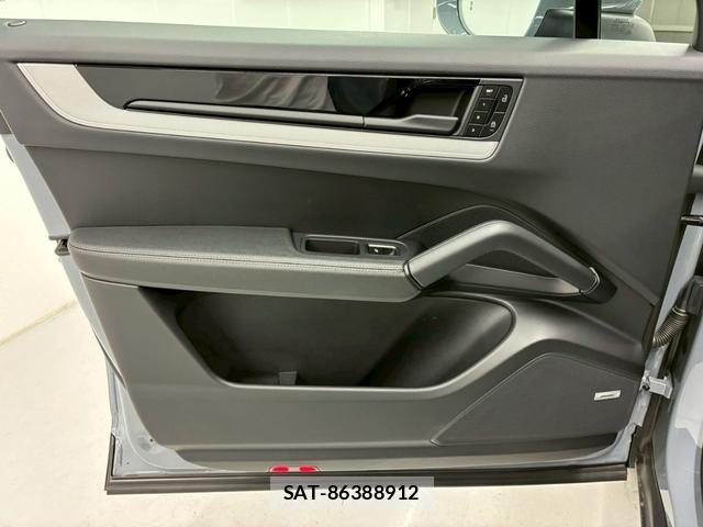 Porsche CAYENNE 2024-01 815149-42