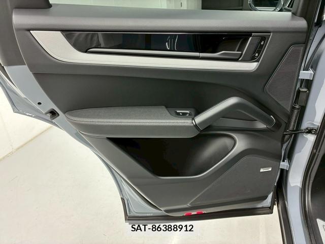 Porsche CAYENNE 2024-01 815149-52