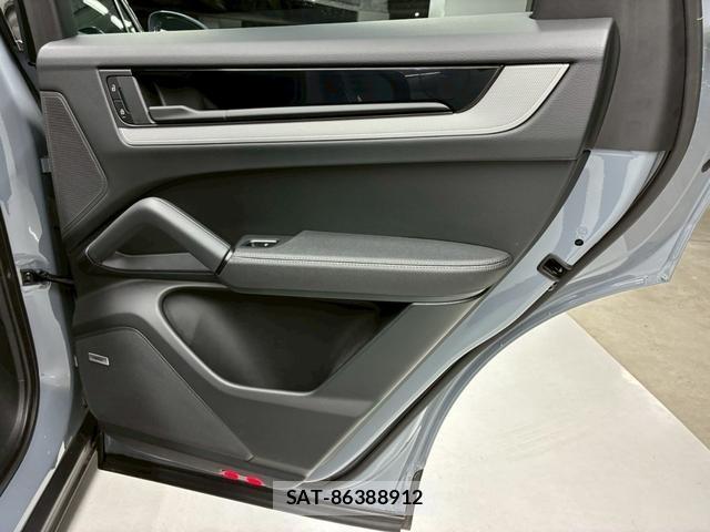 Porsche CAYENNE 2024-01 815149-53