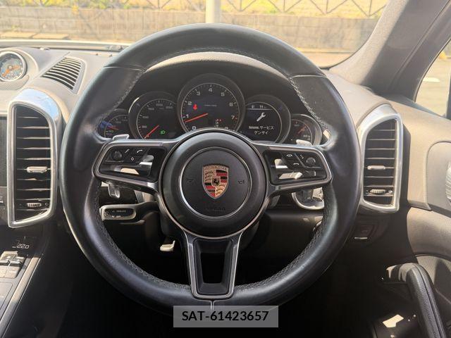 Porsche CAYENNE 2016-09 7456776-12