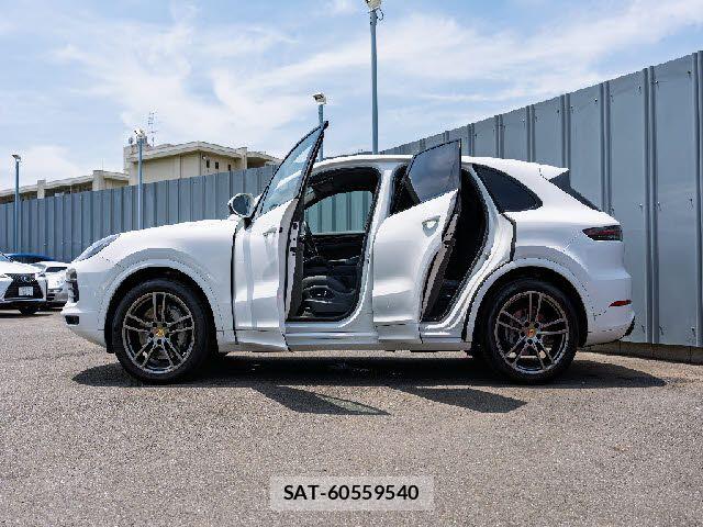 Porsche CAYENNE 2019-12 7456775-27