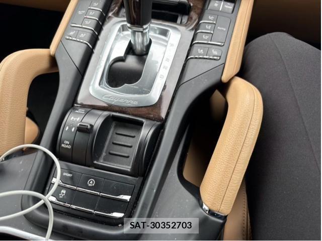 Porsche CAYENNE 2015-08 7619179-10