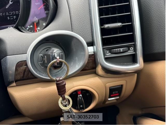 Porsche CAYENNE 2015-08 7619179-11