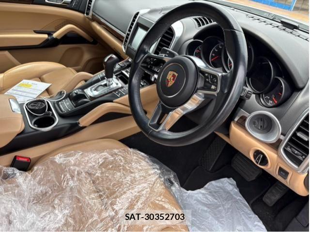 Porsche CAYENNE 2015-08 7619179-2