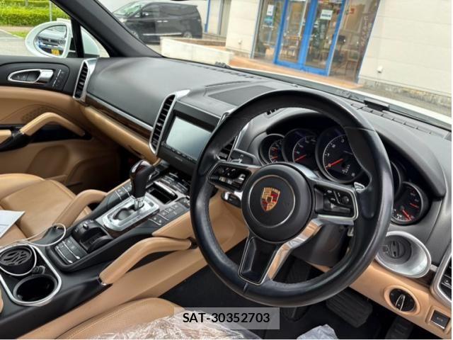 Porsche CAYENNE 2015-08 7619179-6