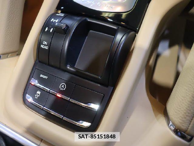 Porsche CAYENNE 2018-01 7878771-15