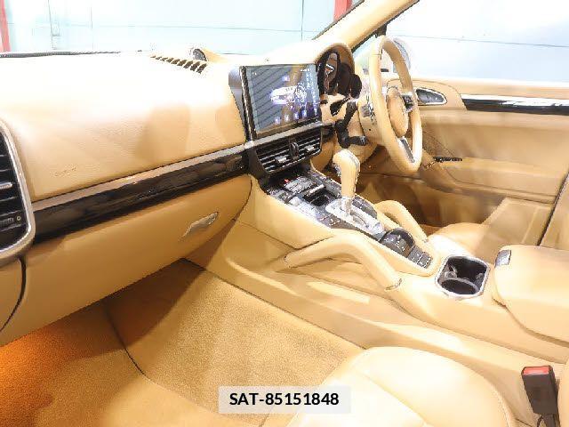 Porsche CAYENNE 2018-01 7878771-7