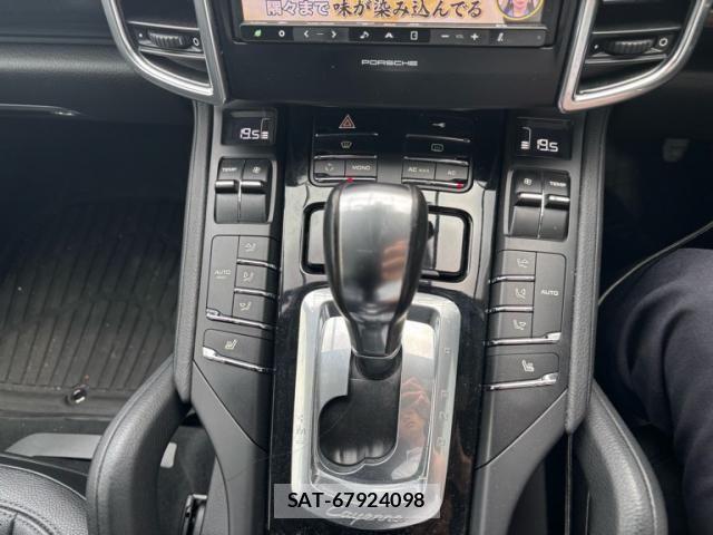 Porsche CAYENNE 2011-08 7878779-20