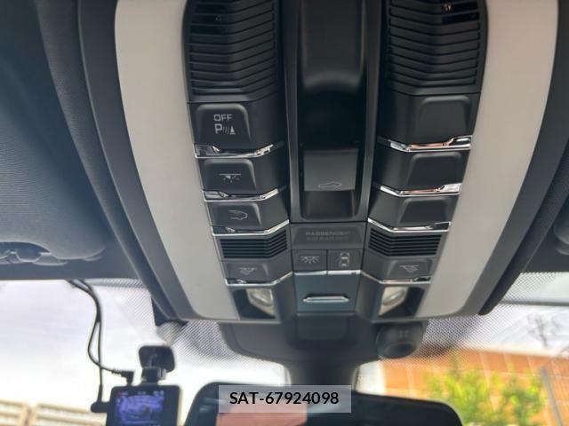 Porsche CAYENNE 2011-08 7878779-24