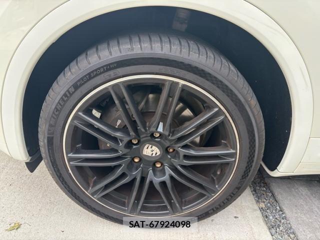 Porsche CAYENNE 2011-08 7878779-3