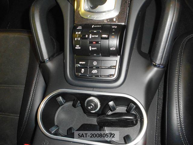 Porsche CAYENNE 2014-03 8101198-17