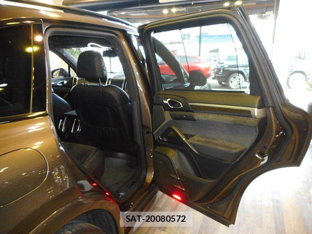 Porsche CAYENNE 2014-03 8101198-23