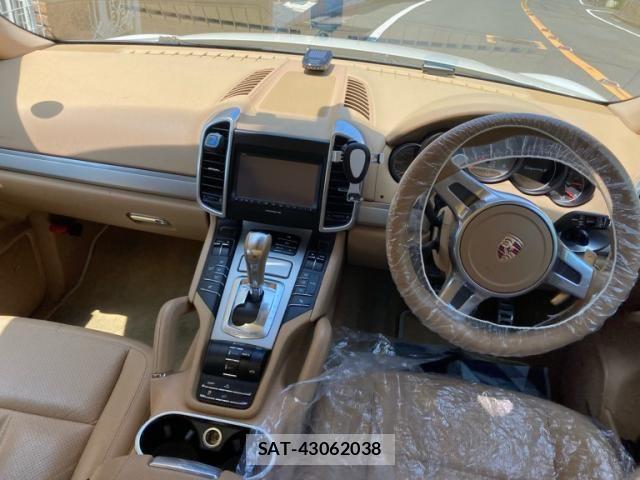 Porsche CAYENNE 2011-03 8231300-16