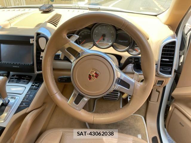 Porsche CAYENNE 2011-03 8231300-17