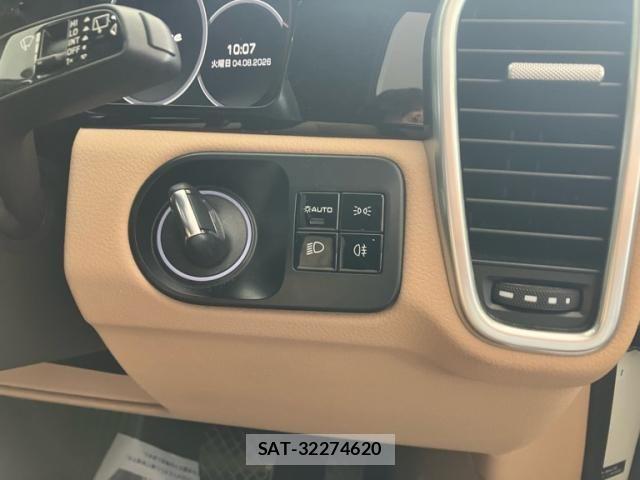 Porsche CAYENNE 2019-06 8337388-16