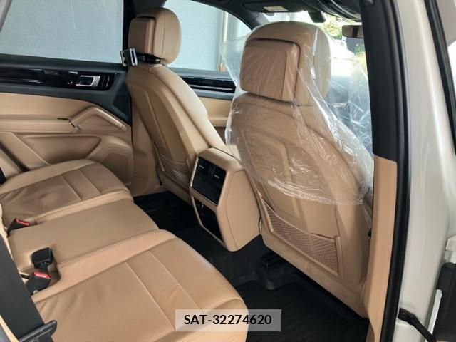 Porsche CAYENNE 2019-06 8337388-17