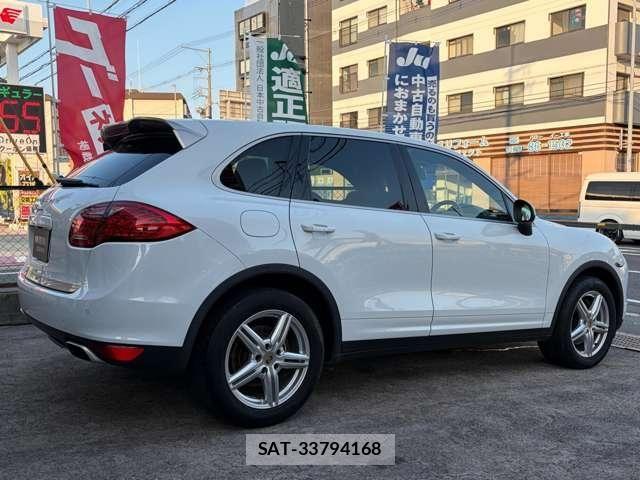 Porsche CAYENNE 2014-07 8368108-17