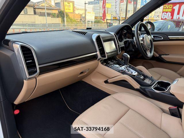 Porsche CAYENNE 2014-07 8368108-20
